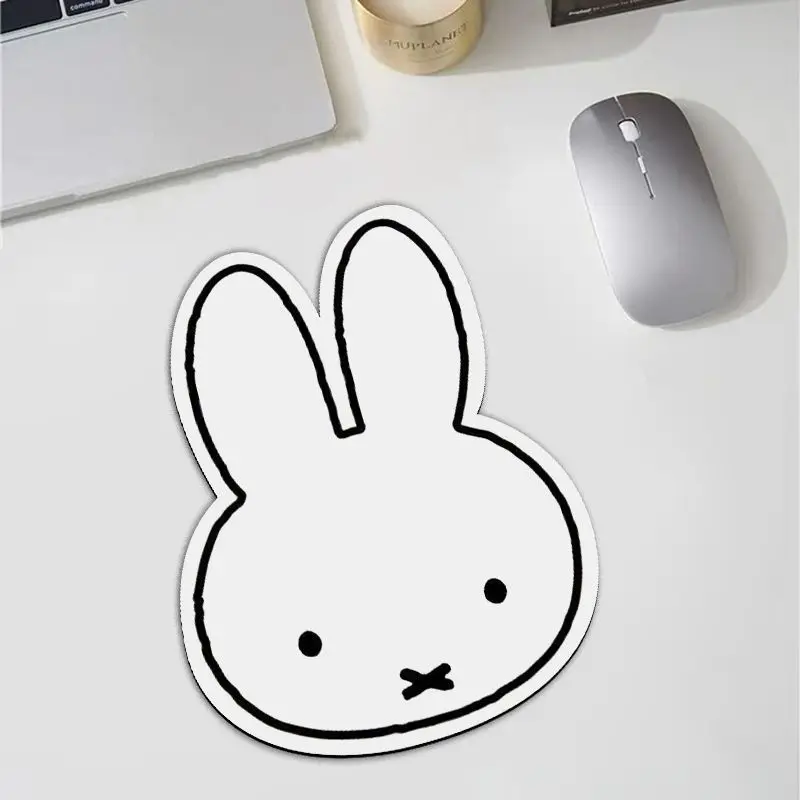 Office Furniture Layout - Mouse Pad em Forma de Coelho